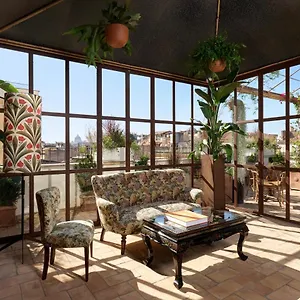 4* מלון Tb Place